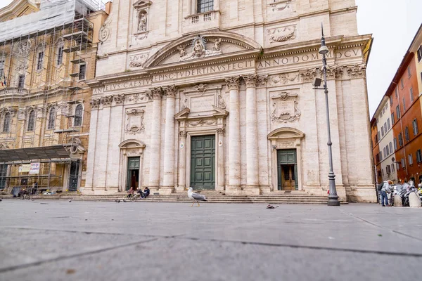 Uitzicht vanaf Piazza della Chiesa Nuova in Navona district van Rome, — Stockfoto