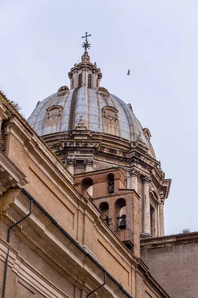 Exterior view of Chiesa Sant'Andrea della Valle in Rome, Italy — Stock Photo, Image