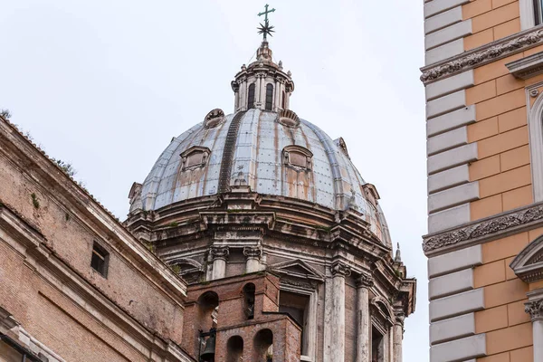 Widok zewnętrzny Chiesa Sant'Andrea della Valle w Rzymie, Włochy — Zdjęcie stockowe