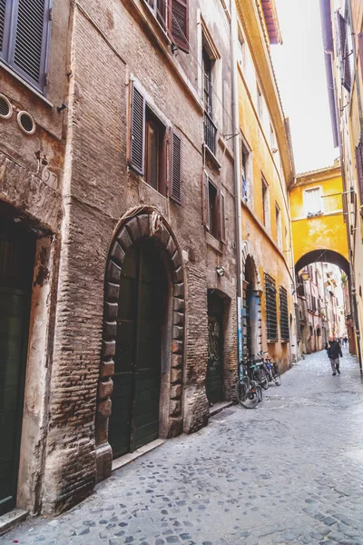 Paisaje urbano y arquitectura genérica de Roma, la italiana —  Fotos de Stock