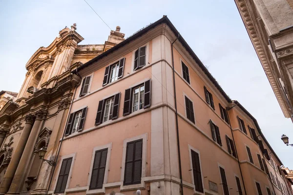 Stadsgezicht en generieke architectuur uit Rome, de Italiaanse hoofdstad — Stockfoto