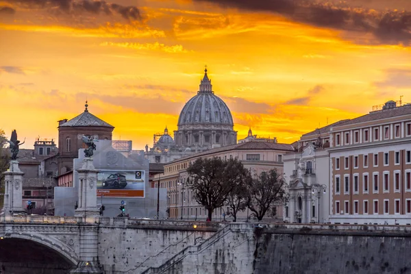 Catedral de São Pedro na Cidade do Vaticano, coração do católico Chris — Fotografia de Stock
