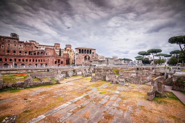 Římské fórum, pohled na vrchol Capitolium Hill v ROMu — Stock fotografie