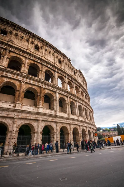 Vista exterior del antiguo Coliseo Romano de Roma —  Fotos de Stock