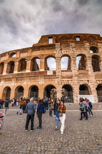 Külső kilátás az ókori római Colloseum Rómában — Stock Fotó