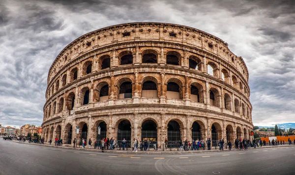 Vista exterior del antiguo Coliseo Romano de Roma —  Fotos de Stock