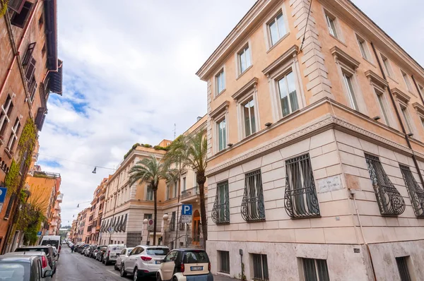 Stadsgezicht en generieke architectuur uit Rome, de Italiaanse hoofdstad — Stockfoto