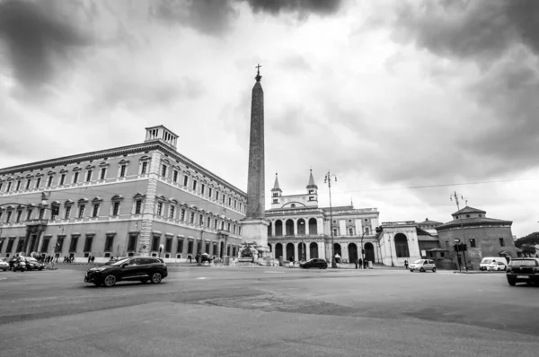 Paisaje urbano y arquitectura genérica de Roma, la italiana —  Fotos de Stock