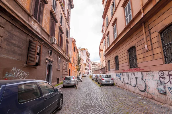 Paisaje urbano y arquitectura genérica de Roma, la italiana — Foto de Stock