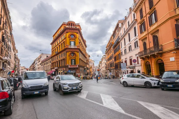 Paisaje urbano y arquitectura genérica de Roma, la italiana — Foto de Stock