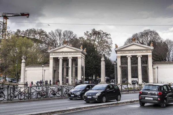 Piazza del popolo en roma, italia — Foto de Stock