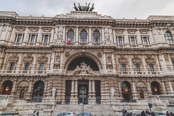 Buitenaanzicht van de Supreme Court in Rome, Italië — Stockfoto