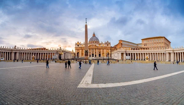 Vista desde la Ciudad del Vaticano, el corazón del cristianismo católico —  Fotos de Stock