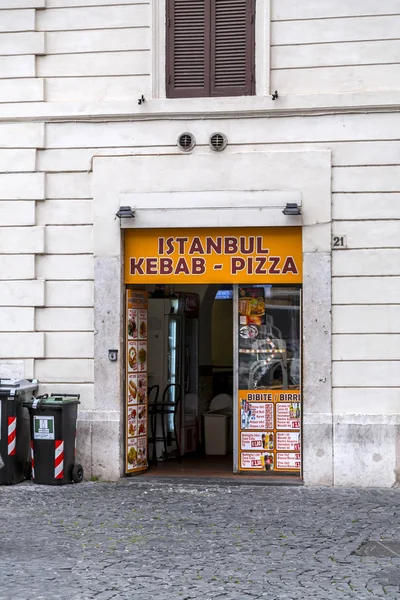 Loja de um restaurante kebab turco em Roma, Itália — Fotografia de Stock