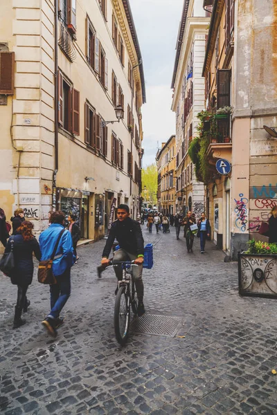 Paisaje urbano y arquitectura genérica de Roma, la italiana —  Fotos de Stock