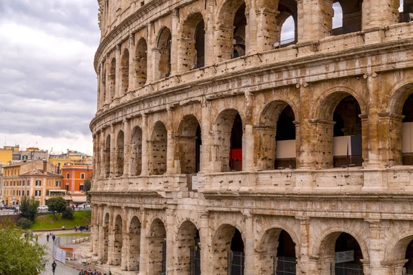 Vista exterior del antiguo Coliseo Romano de Roma —  Fotos de Stock