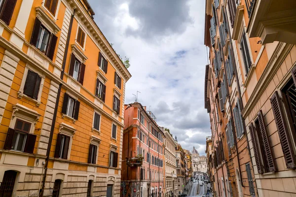 Cityscape and generic architecture from Rome, the Italian capita — Stock Photo, Image