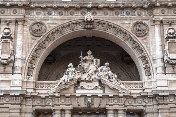 Зовнішній вигляд будівлі Анміг у Римі, Італія. — стокове фото