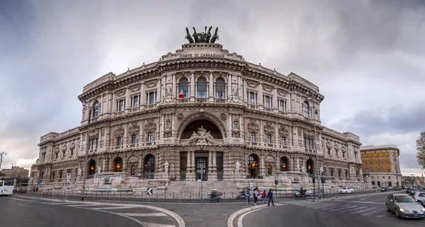 มุมมองภายนอกของอาคาร Anmig ในกรุงโรม อิตาลี . — ภาพถ่ายสต็อก