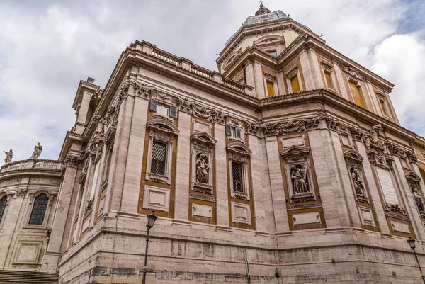 Cityscape and generic architecture from Rome, the Italian capita — Stock Photo, Image