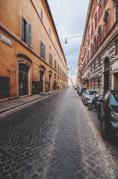 Paisaje urbano y arquitectura genérica de Roma, la italiana — Foto de Stock