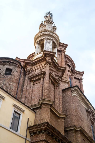 Stadsgezicht en generieke architectuur uit Rome, de Italiaanse hoofdstad — Stockfoto