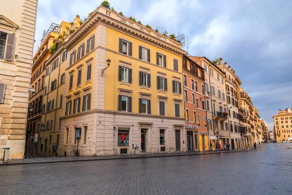 Paysage urbain et architecture générique de Rome, la population italienne — Photo