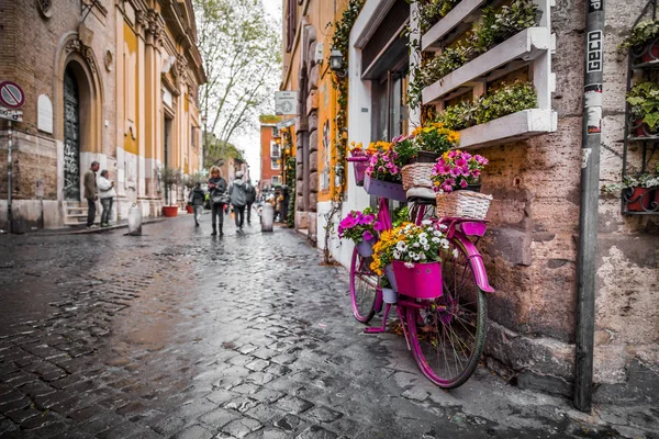 Vista pitoresca de rua em Trastevere, Roma — Fotografia de Stock