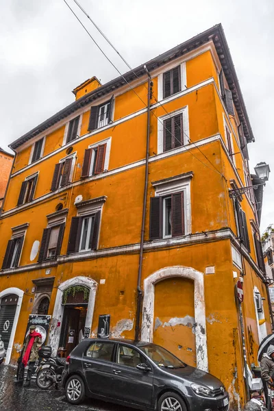 Picturesque street view in Trastevere, Rome — Stock Photo, Image