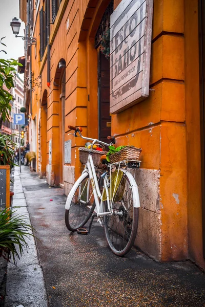 Peisaj urban și arhitectură generică din Roma, capita italiană — Fotografie, imagine de stoc