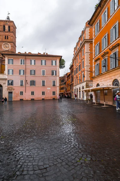 Vista pitoresca de rua em Trastevere, Roma — Fotografia de Stock