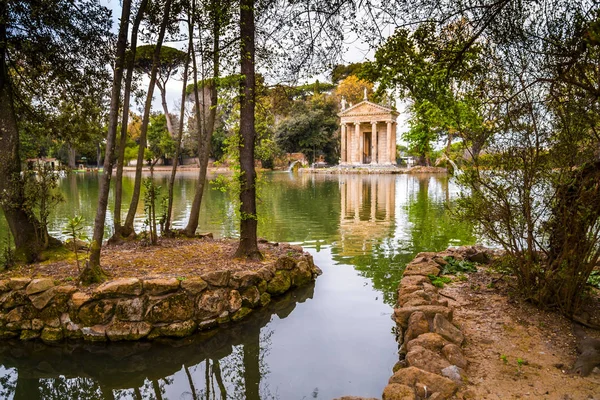 Chrám Aesculapios ve vile Borghese Gardens v Římě — Stock fotografie