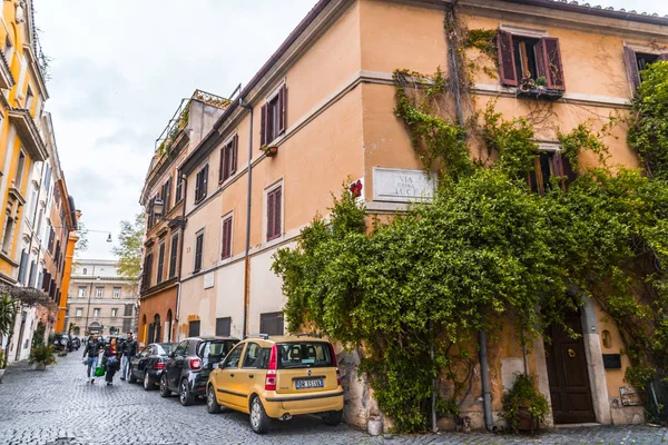 Picturesque street view in Trastevere, Rome — Stock Photo, Image