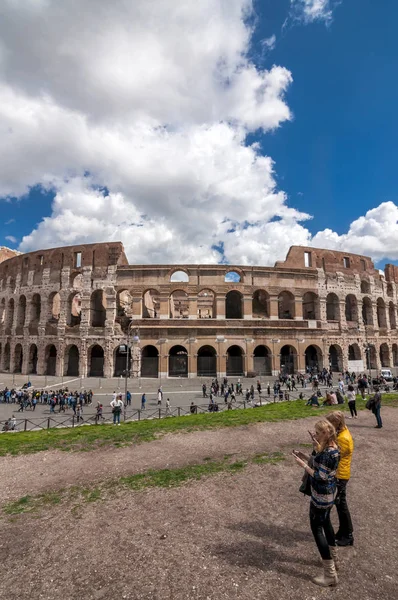 Vista exterior del antiguo Coliseo Romano de Roma — Foto de Stock