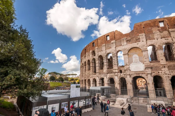 ローマの古代ローマコロセウムの外観 — ストック写真
