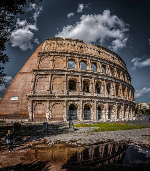 Vista exterior del antiguo Coliseo Romano de Roma — Foto de Stock