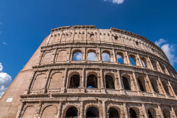 Exteriör utsikt över den antika romerska Colloseum i Rom — Stockfoto