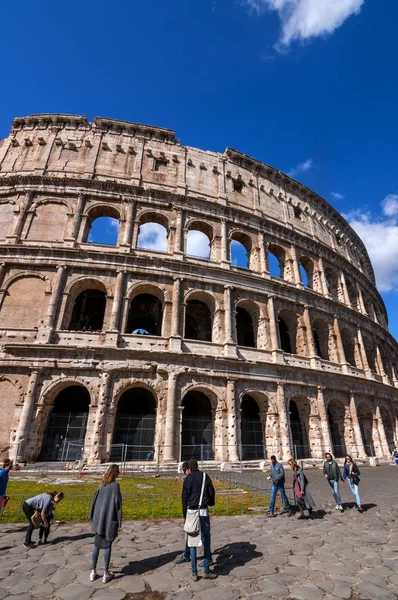 Exteriör utsikt över den antika romerska Colloseum i Rom — Stockfoto