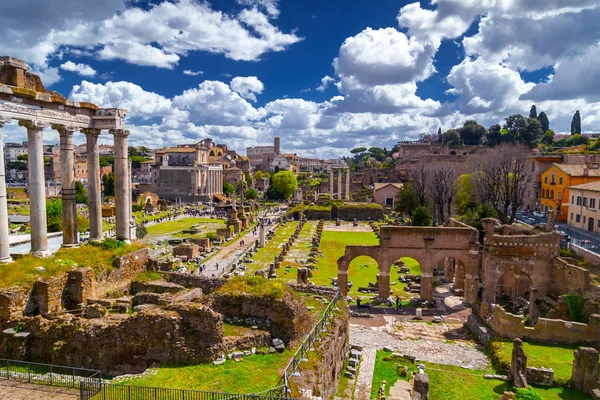 Римский форум, вид с Капитолийского холма в Риме — стоковое фото