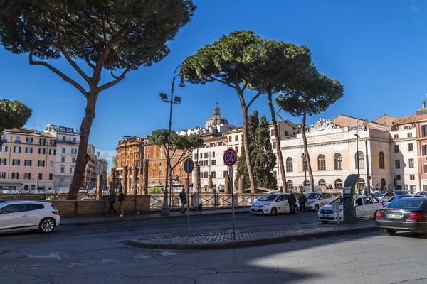 Largo di Torre del Argentina, Рим — стоковое фото