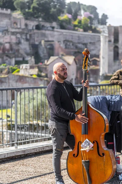 Banda de música executando um concerto público em Roma — Fotografia de Stock