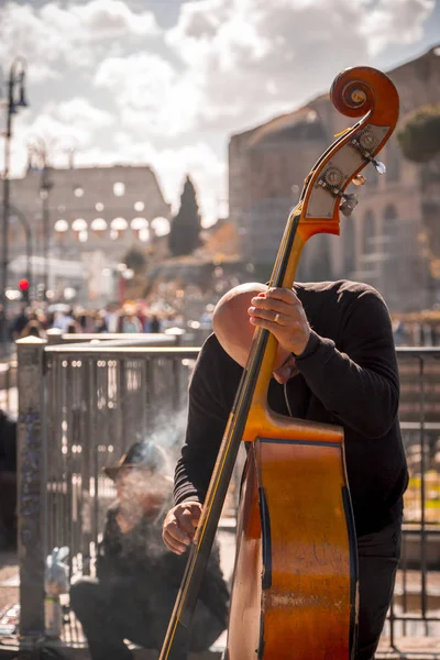 Banda de música realizando un concierto público en Roma — Foto de Stock