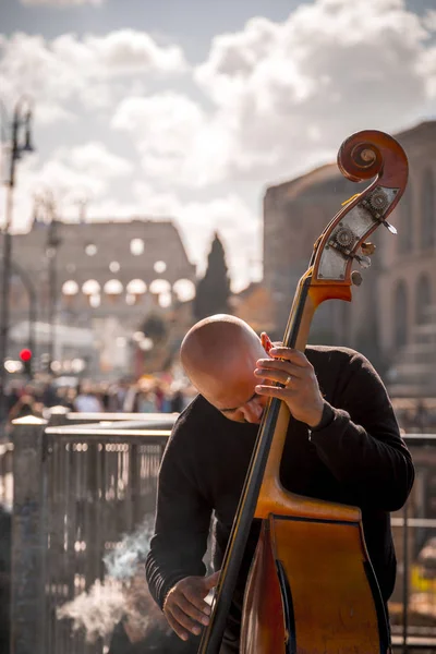 Banda musicale che esegue un concerto pubblico a Roma — Foto Stock