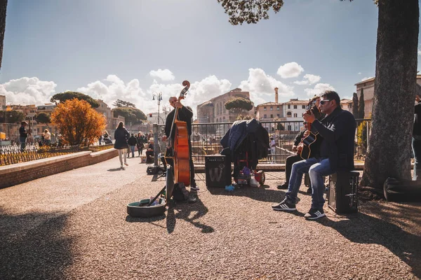 乐队在罗马举行公共音乐会 — 图库照片