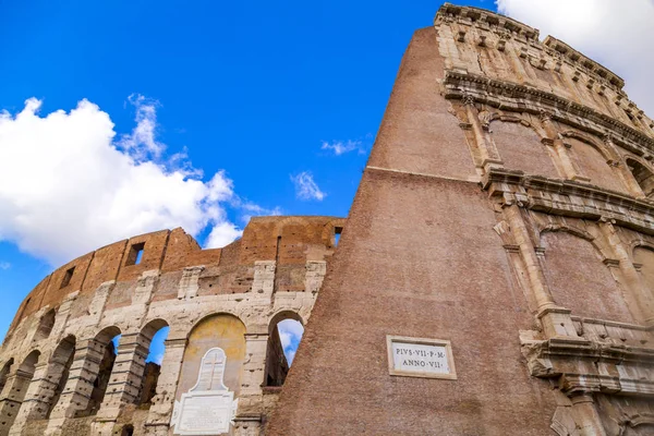 Зовнішній вигляд стародавнього римського Колізею в Римі — стокове фото