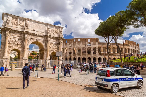 Vista exterior del antiguo Coliseo Romano de Roma — Foto de Stock