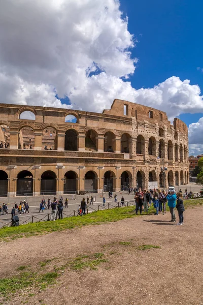Venkovní pohled na starověký římský Koloseum v Římě — Stock fotografie