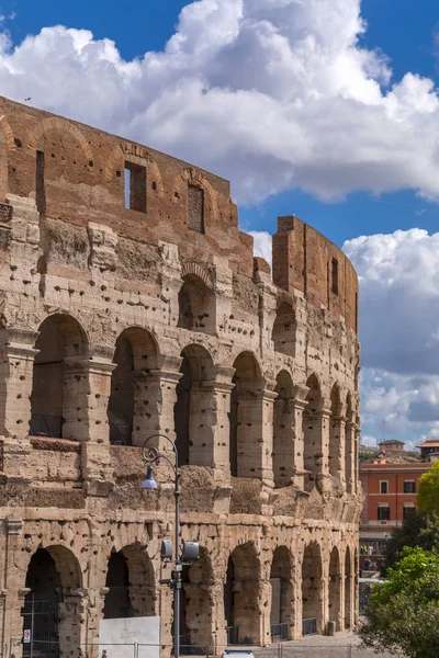 Exteriör utsikt över Roms antika romerska Colosseum — Stockfoto
