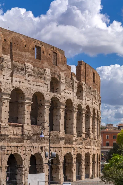 Vue extérieure de l'ancien Colisée romain de Rome — Photo