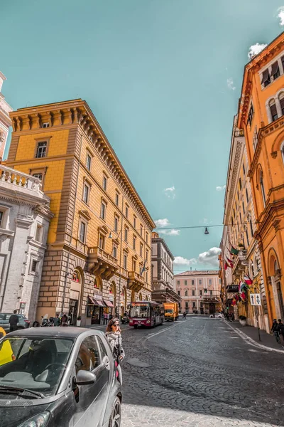 Paisaje urbano y arquitectura genérica de Roma, la italiana —  Fotos de Stock